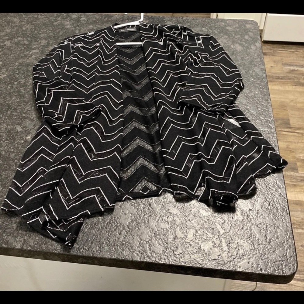 Travel Elements Open‎ Shirt~Black & White Size ~Small